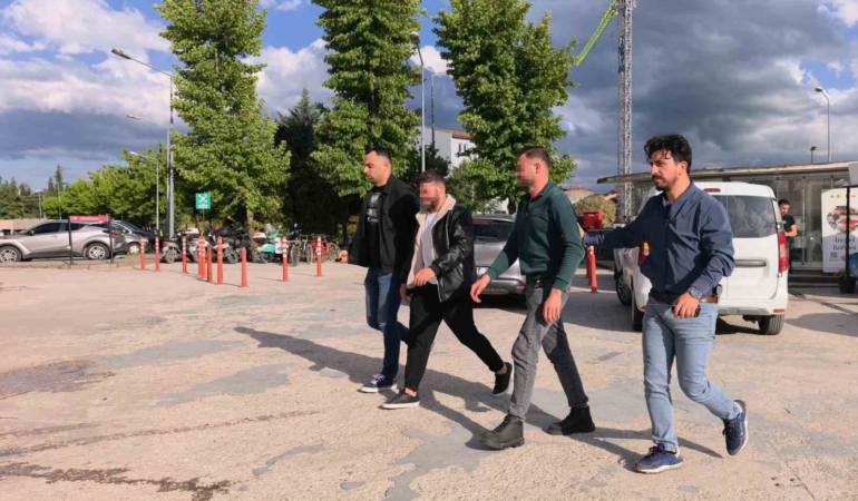 İnegöl’de enseden bıçaklayan şüpheli ile ağabeyi yakalandı