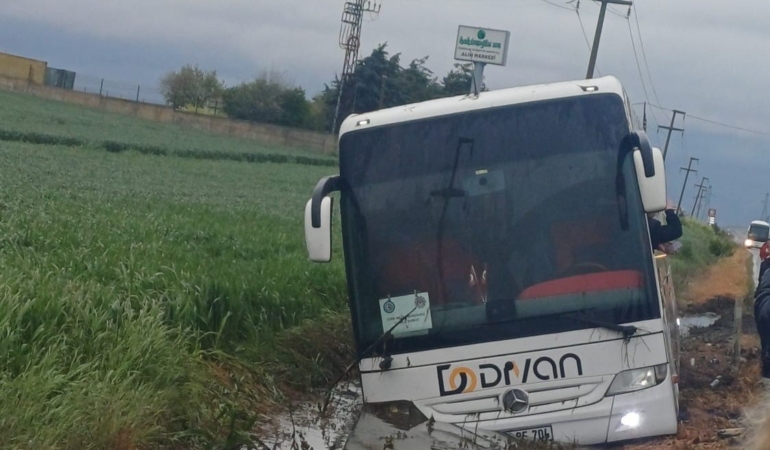 Edirne’ye 1 Mayıs kutlamalarına giden işçileri taşıyan otobüs kaza yaptı: 1 yaralı