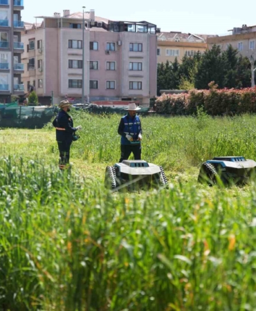 Tuzla’da robotlu çim biçme dönemi başladı