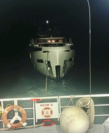 Çanakkale’de sürüklenen teknedeki 4 kişi kurtarıldı
