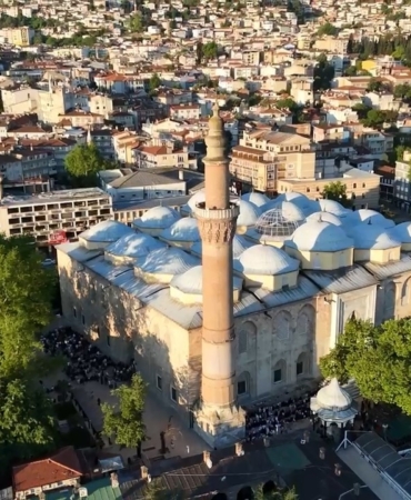 Bursa’da bayram coşkusu tarihi camilerde yaşandı