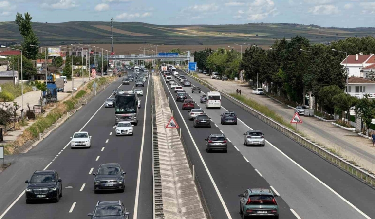 Bayram dönüşünde Tekirdağ-İstanbul yolunda yoğunluk