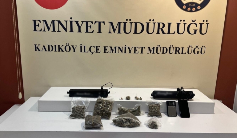 Kadıköy’de narkotik operasyonu: İş yerindeki gizli bölmeden uyuşturucu çıktı
