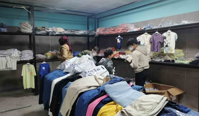 Dilovası’nda 400’ü aşkın çocuğa bayramlık