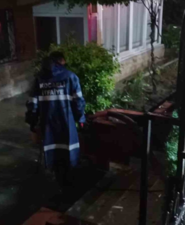 Kocaeli’de sağanak etkili oldu: ev ve iş yerlerini su bastı
