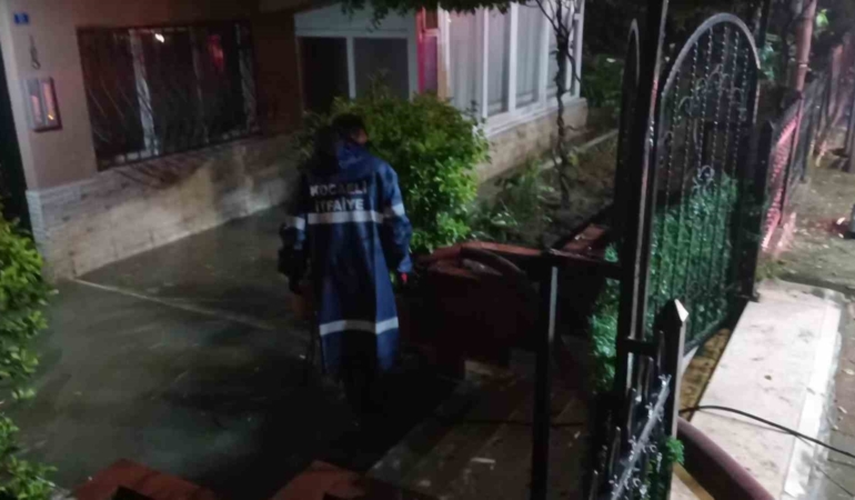 Kocaeli’de sağanak etkili oldu: ev ve iş yerlerini su bastı