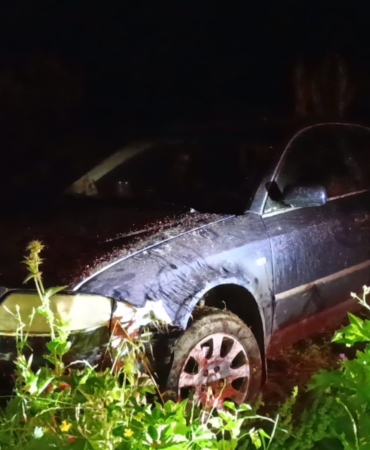 Tarlaya uçtuğu otomobilini bırakıp gitti