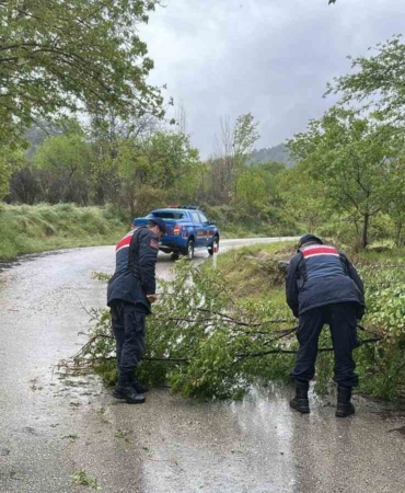 Bilecik’te aşırı yağış ulaşımı da olumsuz etkiliyor