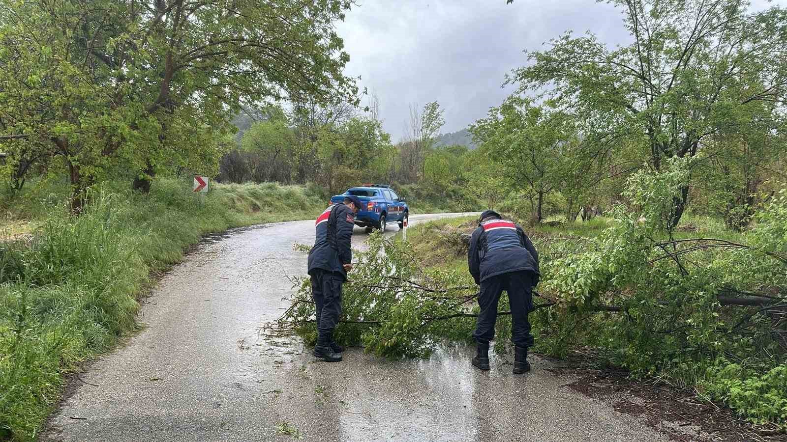 Bilecik’te aşırı yağış ulaşımı da olumsuz etkiliyor
