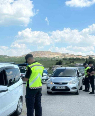 Bilecik’te bayram denetimi: 321 kişi ve 144 araç sorgulandı