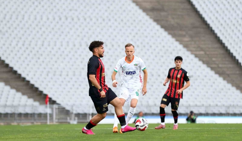 Trendyol Süper Lig: Fatih Karagümrük: 0 – Corendon Alanyaspor: 0 (Maç devam ediyor)