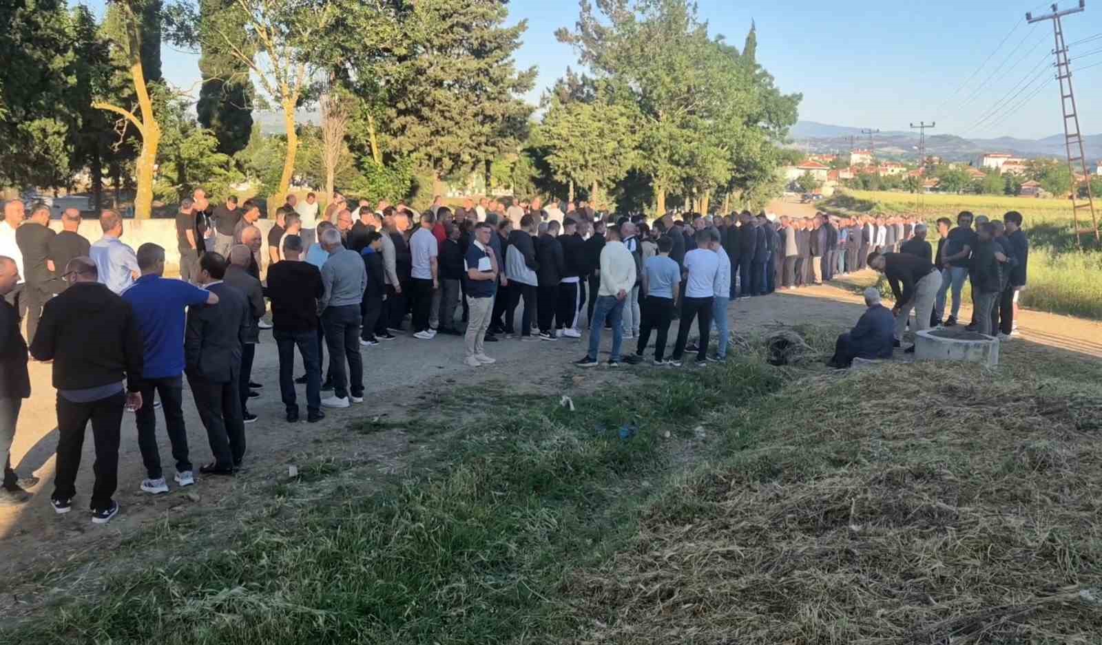 Edirne’de asırlık bayramlaşma geleneği yaşatıldı: Yüzlerce kişi aynı anda bayramlaştı
