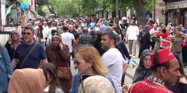 Bursa’da bayram yoğunluğu başladı: Kasapta da şekercide de hareketlilik yaşanıyor