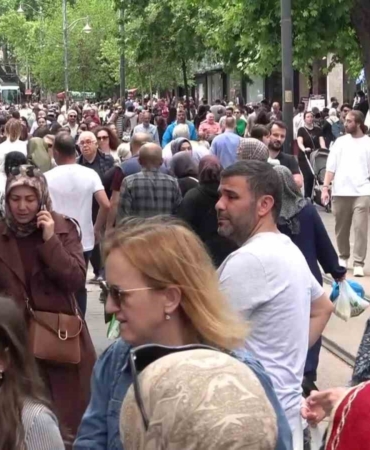 Bursa’da bayram yoğunluğu başladı: Kasapta da şekercide de hareketlilik yaşanıyor