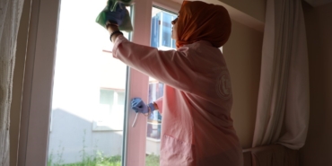 Kartepe’de "Alo Evlat" ekipleri yaşlıları bayrama hazırlıyor