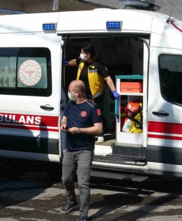Pendik’te çıkan yangın korkuttu: 1 kişi dumandan etkilendi