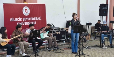 Bilecik’te öğrenciler kampüs konseriyle unutulmaz anlar yaşadı