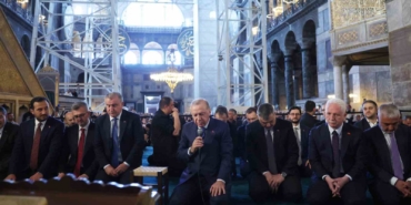 Cumhurbaşkanı Erdoğan, cuma namazını Ayasofya Camii’nde kıldı, Kur’an-ı Kerim okudu