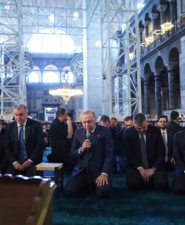 Cumhurbaşkanı Erdoğan, cuma namazını Ayasofya Camii’nde kıldı, Kur’an-ı Kerim okudu