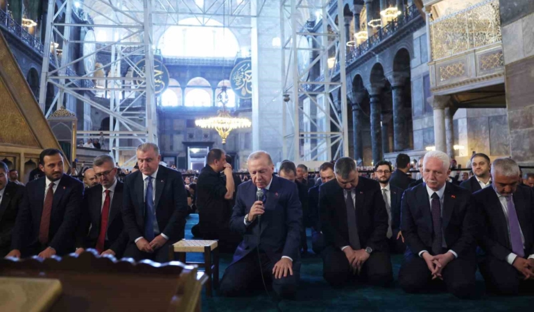 Cumhurbaşkanı Erdoğan, cuma namazını Ayasofya Camii’nde kıldı, Kur’an-ı Kerim okudu