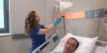 Sıdıka hemşire 25 yıldır hastalarına şefkatle yaklaşıyor