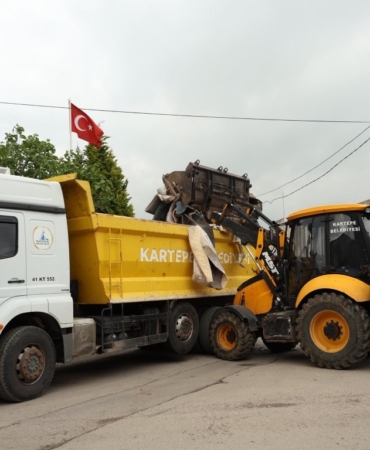 Kartepe’de bayram öncesi temizlik mesaisi