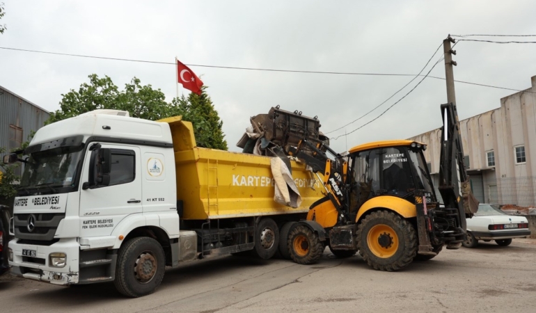 Kartepe’de bayram öncesi temizlik mesaisi