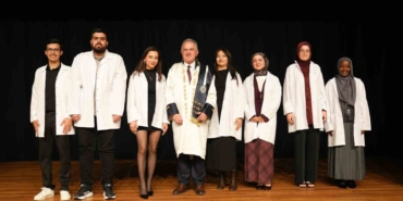 Geleceğin eczacıları beyaz önlüklerini giydi