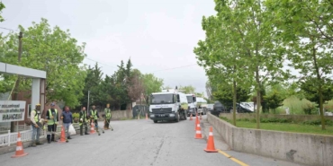 Mezarlık temizliği yapmaya çalışan Esenyurt Belediyesi ekipleri İBB’nin engeline takıldı