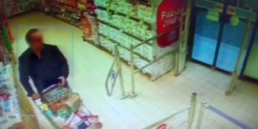 Arnavutköy’de 10 bin TL’lik market hırsızlığı kamerada