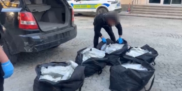 Edirne’de Moldova plakalı araçta 90 kilo skunk ele geçirildi