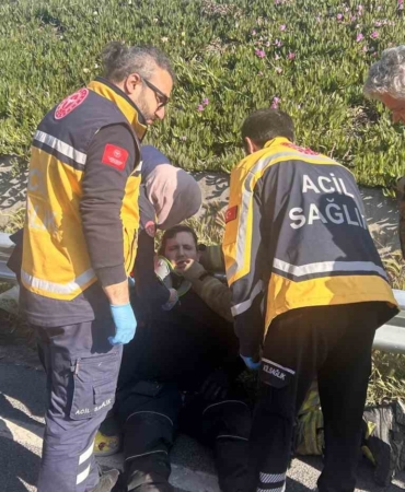 Bakırköy’de kamyonete çarpan motosikletli yaralandı