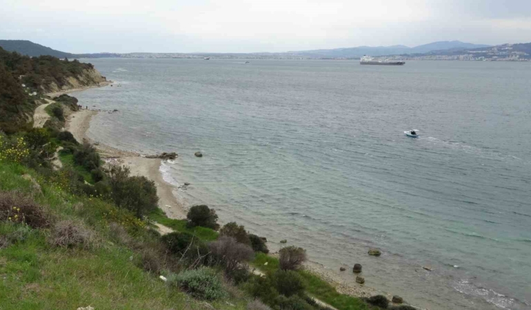 Çanakkale Boğazı’ndaki bombardımanın en net görüldüğü Baykuş iskelesi ve cephe hattı drone ile görüntülendi