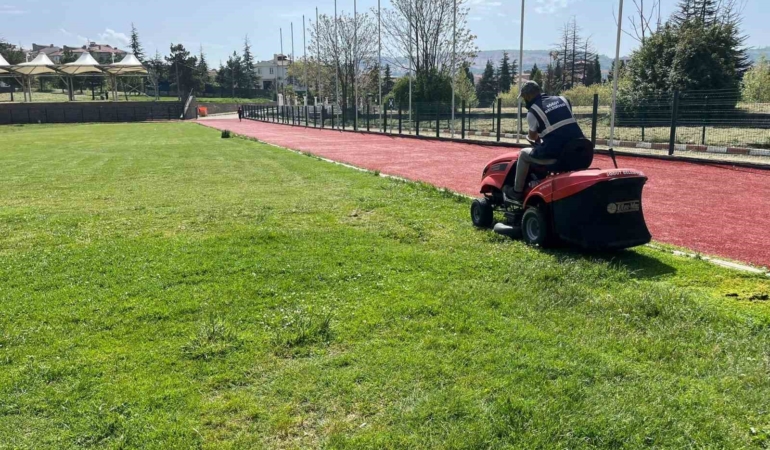 Söğüt’te park ve bahçelerde yoğun mesai