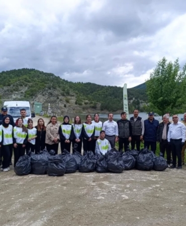 Süzmen Gölet’inde poşet poşet çöp toplandı