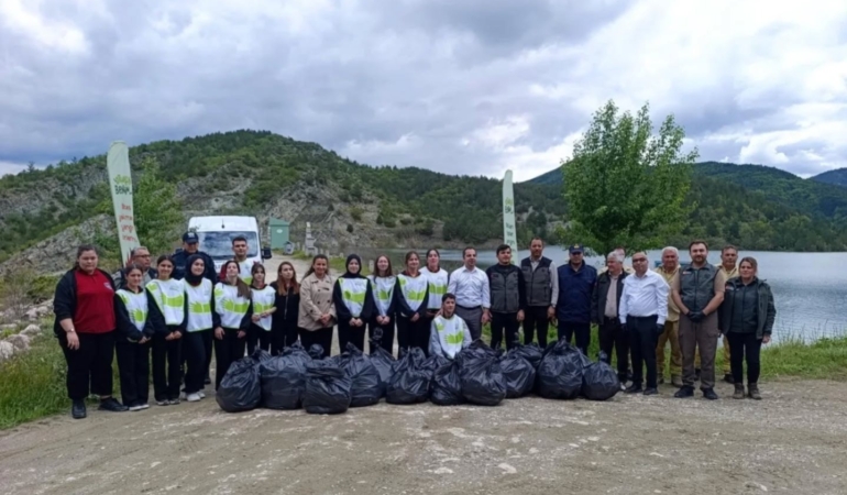 Süzmen Gölet’inde poşet poşet çöp toplandı