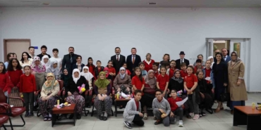 Huzurevinde anneler gününe özel anlamlı buluşma