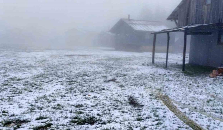 Bahar beklenirken kış geldi, yüksek kesimler beyaz örtüyle kaplandı