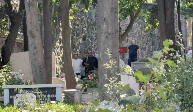 Narin Güran’ın babası ve ağabeyi Mattia Ahmet Minguzzi’nin kabrini ziyaret etti