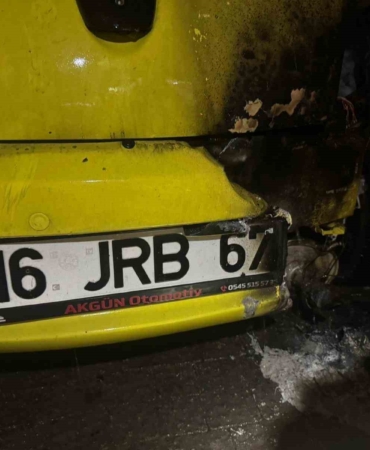 Balıkesir’de araç yangını büyümeden söndürüldü