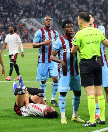 Trendyol Süper Lig: Beşiktaş: 1 - Trabzonspor: 1 (İlk yarı)