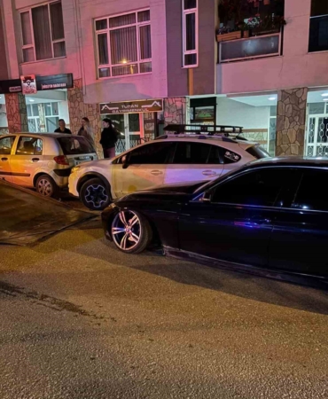 Telefonda başlayan zıtlaşma sokağa taştı… Silahlı çatışma kamerada