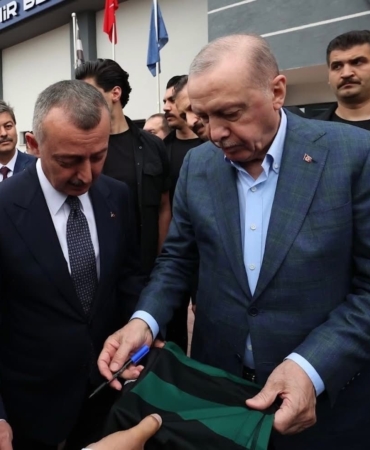 Cumhurbaşkanı Erdoğan’dan Kocaelispor Müzesi’ne imzalı forma