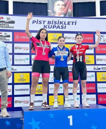 Kağıtspor ulus ve uluslararası arenada madalyaya doymuyor