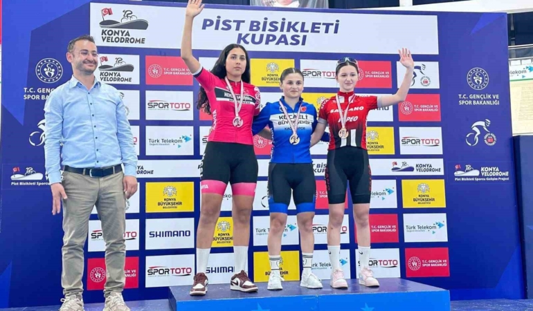 Kağıtspor ulus ve uluslararası arenada madalyaya doymuyor