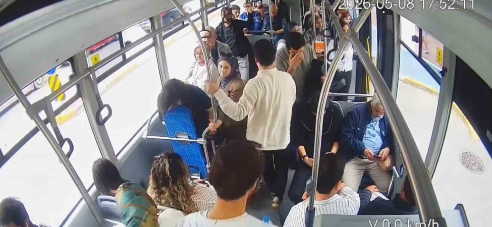Şoför sürdü, sağlık çalışanı müdahale etti: Otobüsteki panik anları kamerada