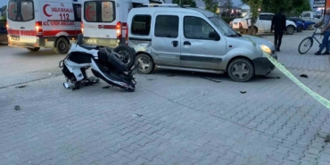Hafif ticari araçla çarpışan motosikletteki 2 kişi yaralandı