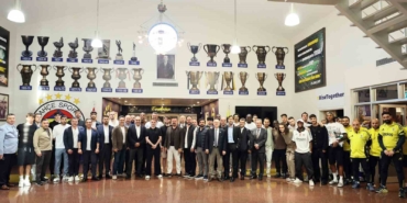 Başkan Saran ve yöneticilerden futbolculara veda yemeği