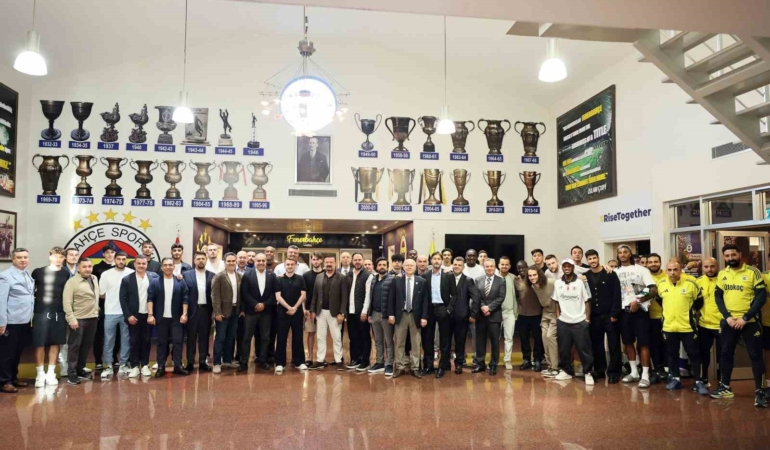Başkan Saran ve yöneticilerden futbolculara veda yemeği