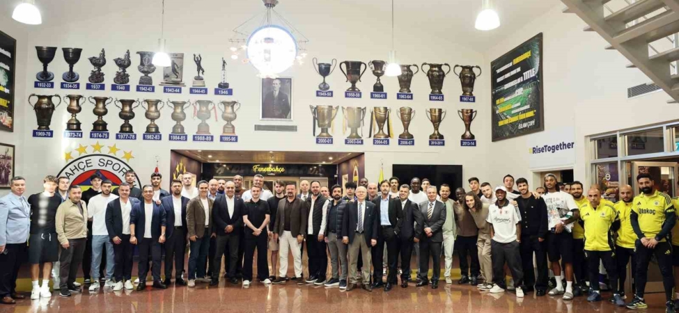 Başkan Saran ve yöneticilerden futbolculara veda yemeği